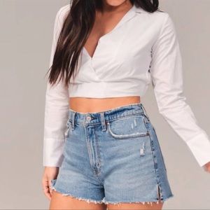 Abercrombie & Fitch high rise 4” shorts